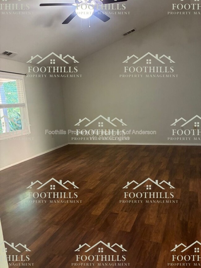 Foto del edificio - 303 Green Forest Dr