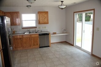 Building Photo - 633 Royce Dr
