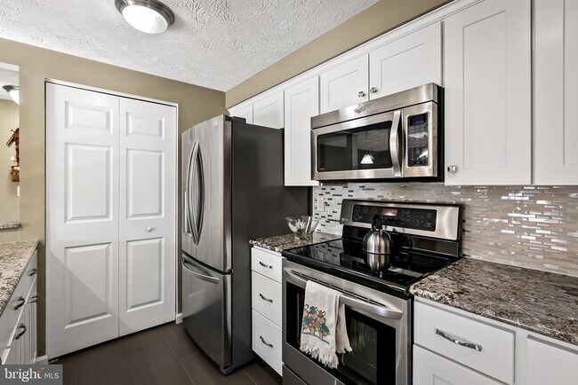 Building Photo - 3500 Kingsley Ct