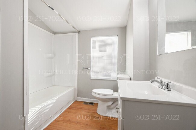 Foto del edificio - 2424 Rowan St