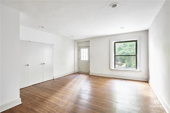 Building Photo - 7 E 74th St