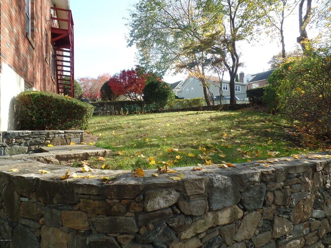 Foto del edificio - 74 Byram Terrace Dr