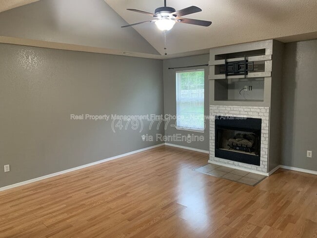 Foto del edificio - 509 E Pinion St