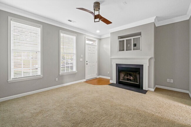 Building Photo - Charleston Style full brick townhome in th...