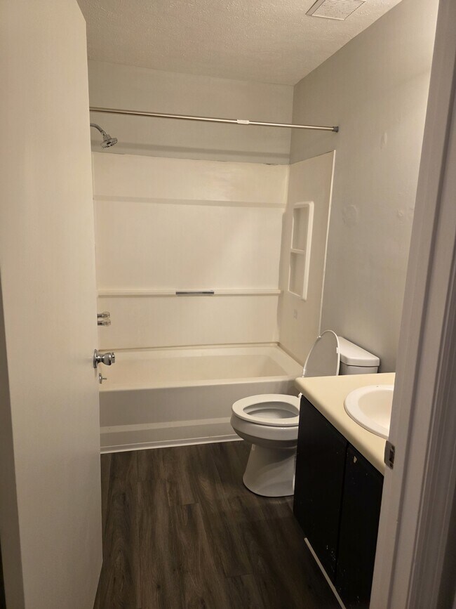 Foto del edificio - 107 Dogwood Cir