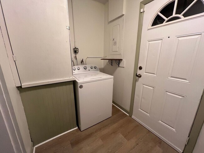 Foto del edificio - 2540 Elyria Ave