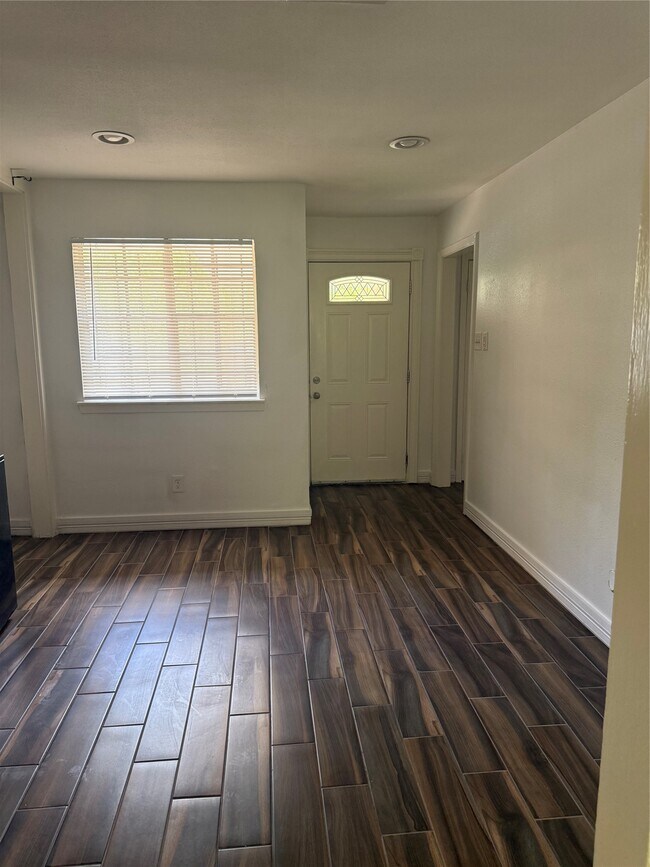 Foto del edificio - 8920 Duane St