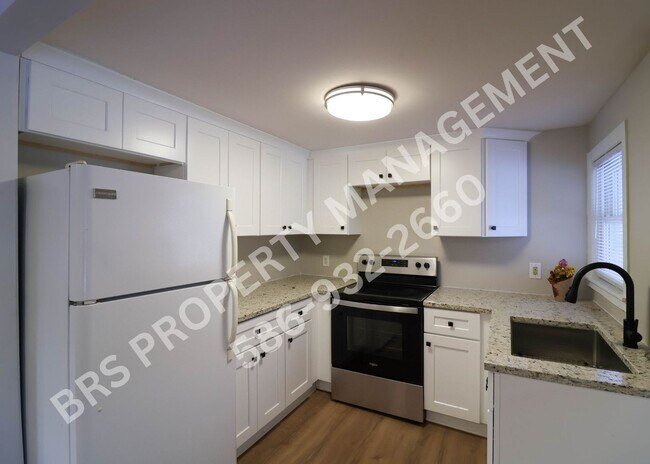 Foto del edificio - 1 Bed, 1 Bath House In Rochester Hills