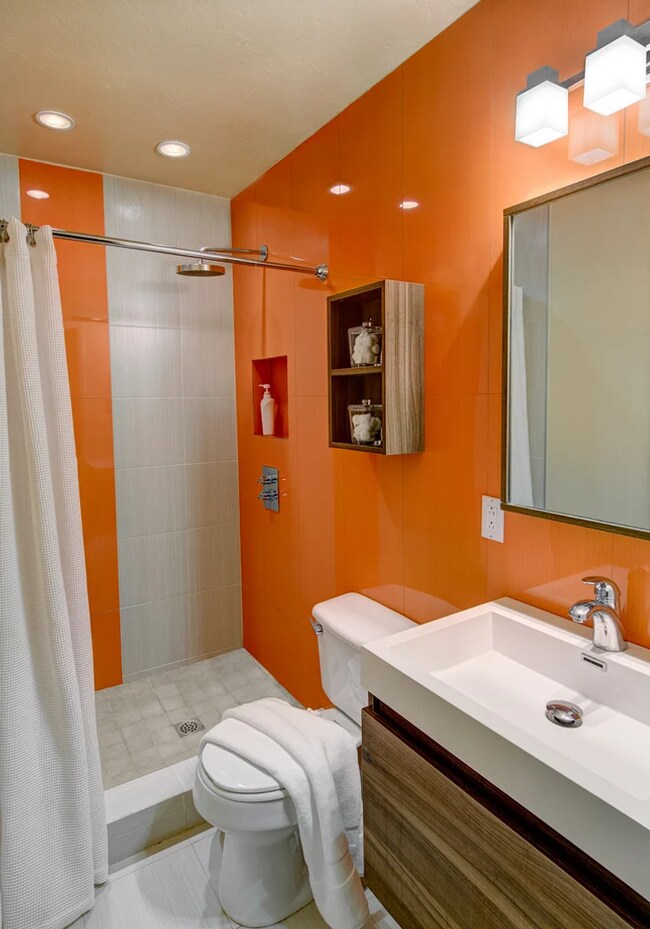 Foto del edificio - Elegant 6BR/3BA Home in Cupertino Monta Vista School District