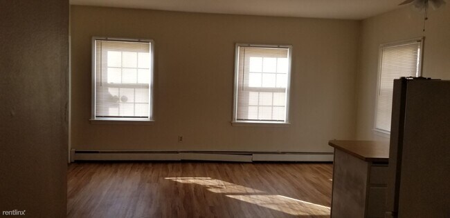 Building Photo - 62 Poquonock Ave