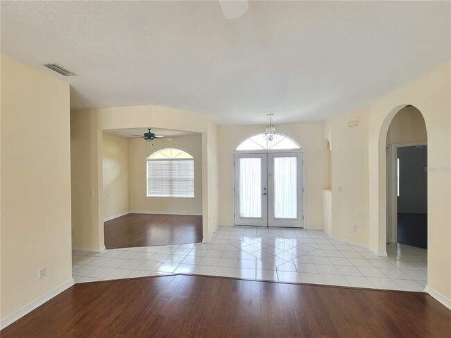 Building Photo - 165 Frontier Dr