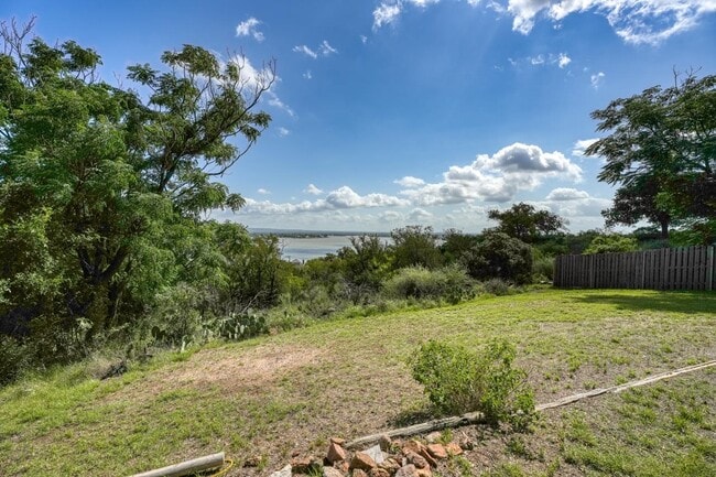 Building Photo - 207 Mountain Top