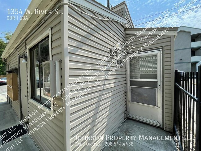 Building Photo - Studio Apartment at River Terrace: Prime L...