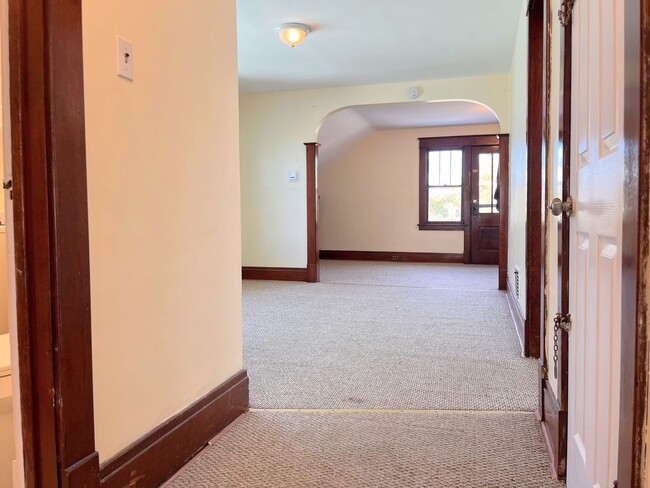 Building Photo - 253 Shirley Ave