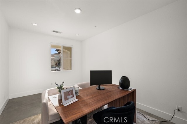 Building Photo - 11401 W Serrano Sq