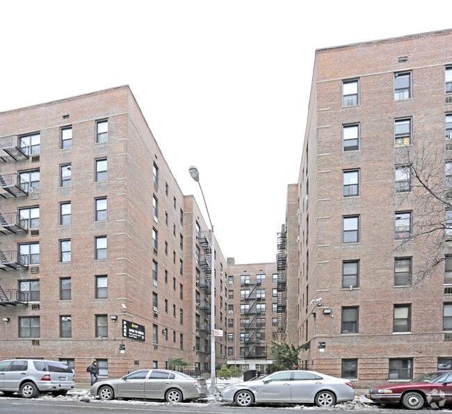 Building Photo - 132-35 Sanford Avenue