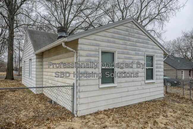Building Photo - 10522 E 10th St S
