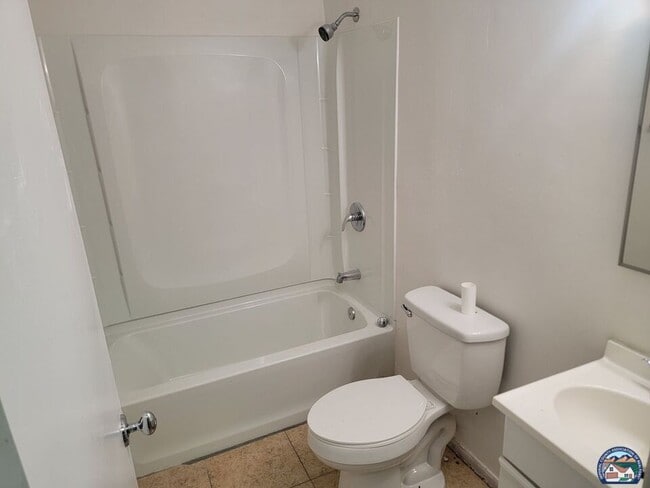 Building Photo - 162 W Alamo St