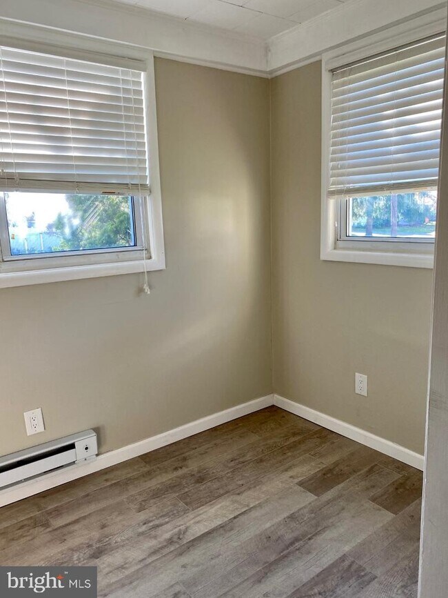 Foto del edificio - 37 Claypoole Ave