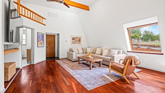 Foto del edificio - 870 Fitchview Lane-SI ID1538705P