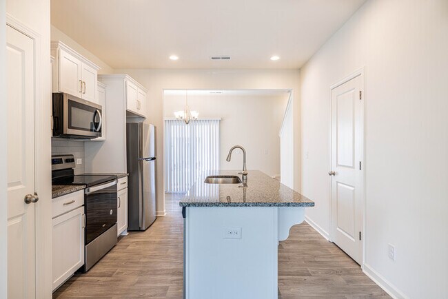 Foto del edificio - BEAUTIFUL 2 Bedroom Townhome in MIDLAND AVAILABLE