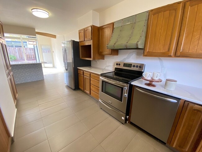 Building Photo - Advent - Beautiful Spacious Home W/ Privat...