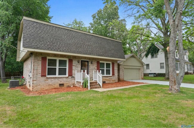 Building Photo - 2519 Excalibur Dr SE