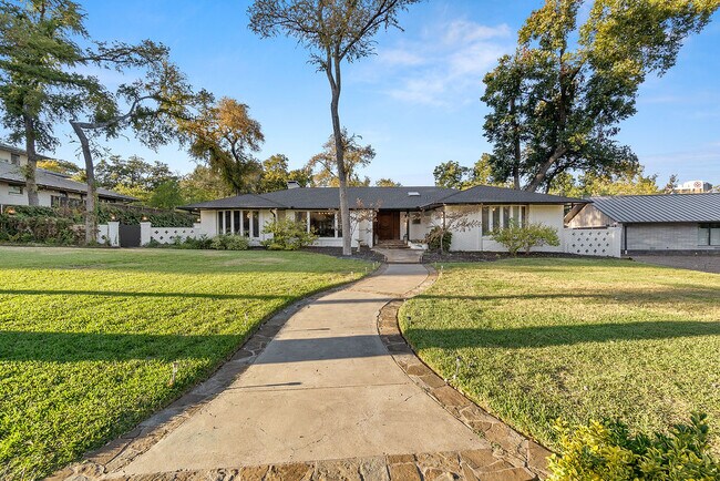 Building Photo - 7425 Kenshire Ln