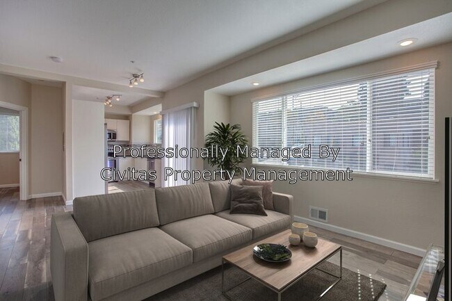 Building Photo - Listing Currently Unavailable