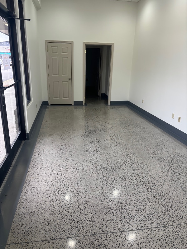 Building Photo - 515 Cross St