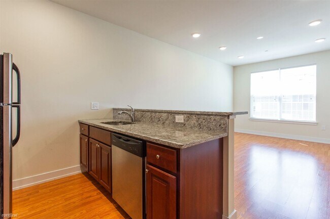 Foto del edificio - 2 br, 1 bath Triplex - 1405 N SYDENHAM ST ...