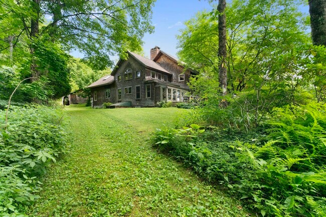 Foto del edificio - 51 Dusty Ridge Rd