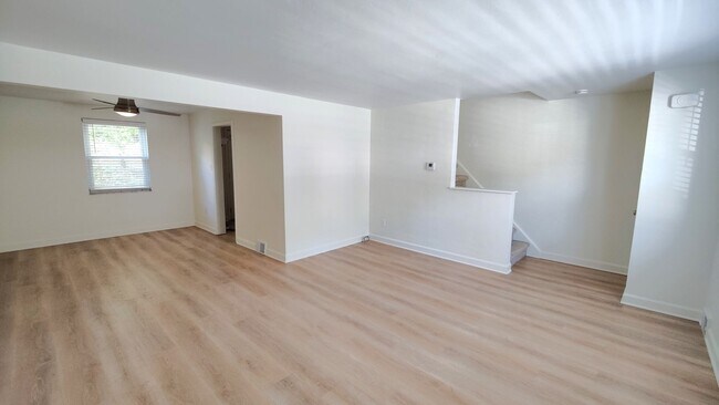 Building Photo - *Recently Updated & Spacious 3BD/1BA Duplex Unit Available for Rent in Castle Shannon*