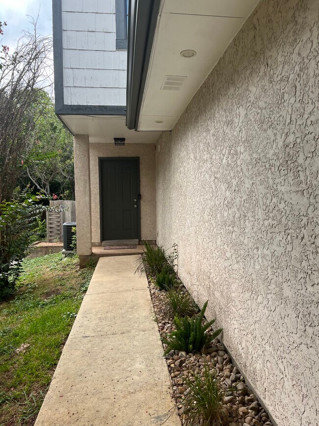 Building Photo - 12132 Vista Nogal St