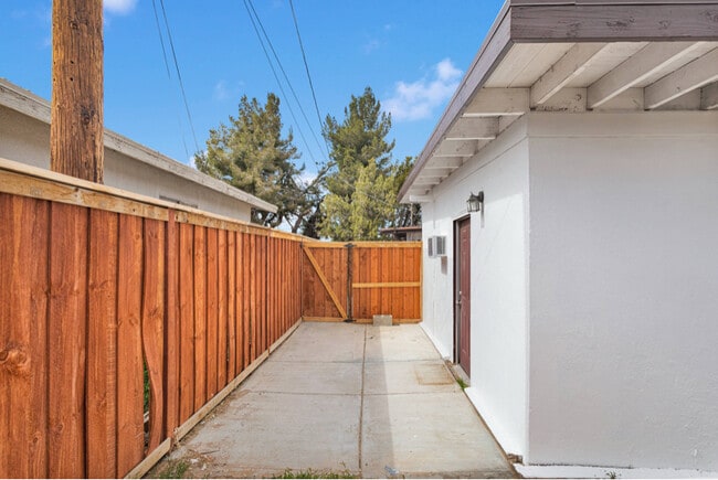 Building Photo - 17637 Sultana St