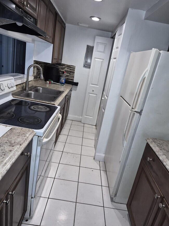 Foto del edificio - 4455 Treehouse Ln