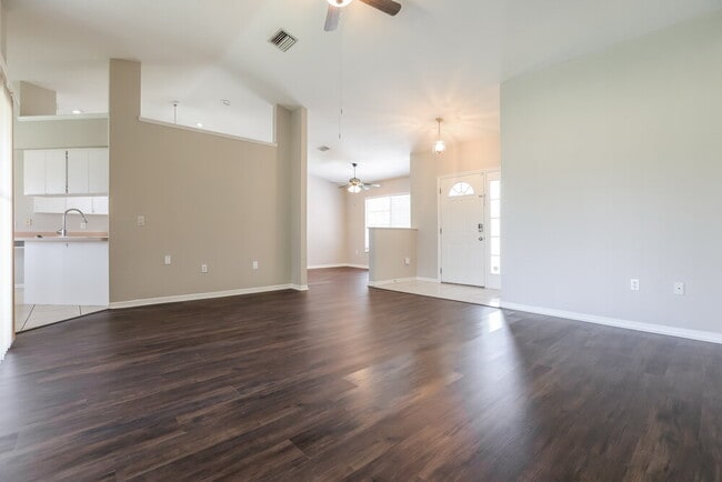 Foto del edificio - 23090 Rye Ave