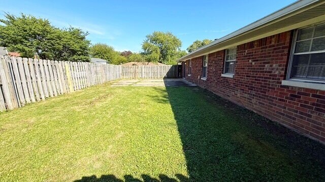 Foto del edificio - EAST - SPRAWLING 3 BEDROOM / 2 BATH RANCH AVAILABLE NOW!