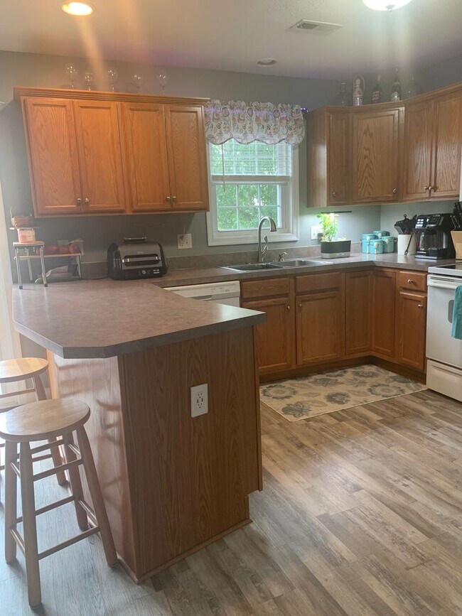 Building Photo - Townhouse for Rent in Taylor Springs