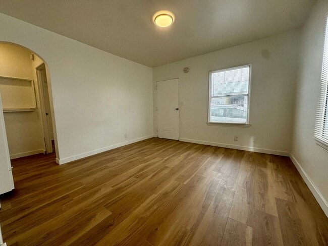 Building Photo - 2651 Cloverdale Ave