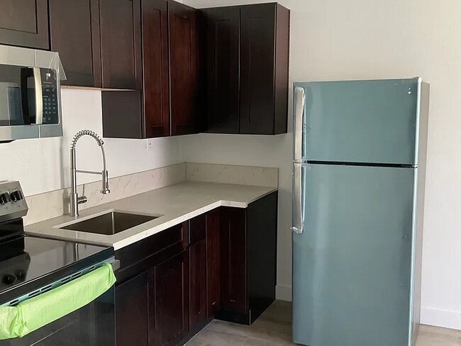 Foto del edificio - 1587 Claremont Pl