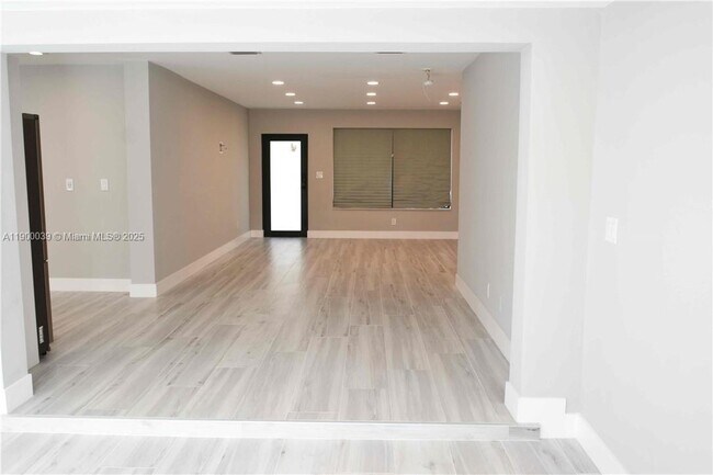 Foto del edificio - 3130 Pierce St