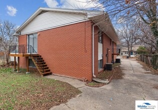 Building Photo - 807-807 S Erie St