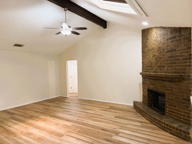 Building Photo - 6406 Willow Springs Dr