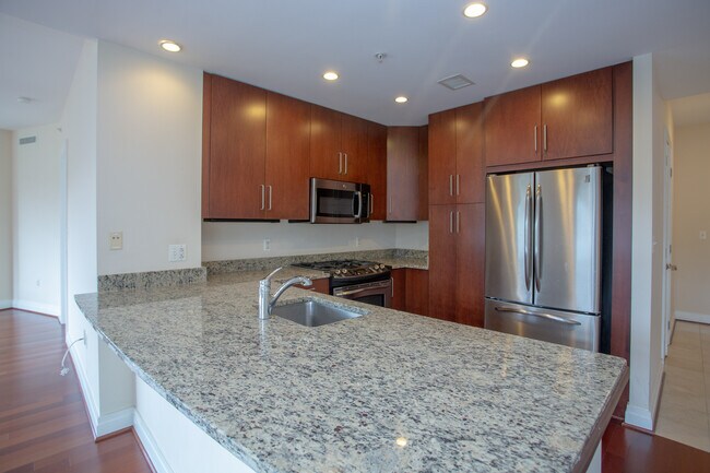 Building Photo - 8220 Crestwood Heights Dr