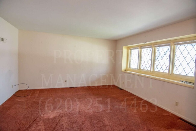 Building Photo - 3 Bedroom 2 Bath