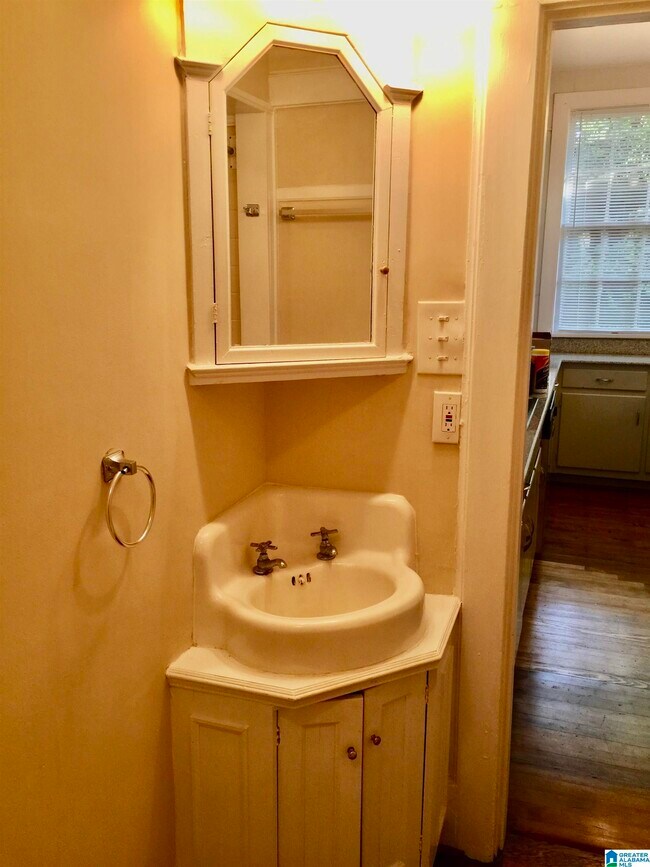 Foto del edificio - 1412 Smolian Pl