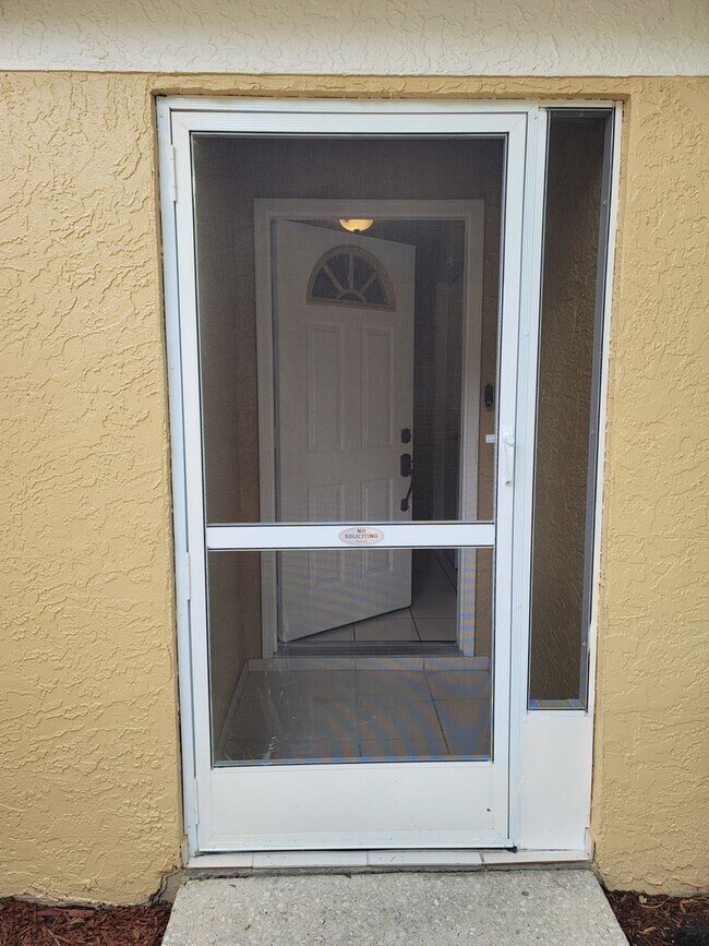 Building Photo - Single Family Home in Pinellas County