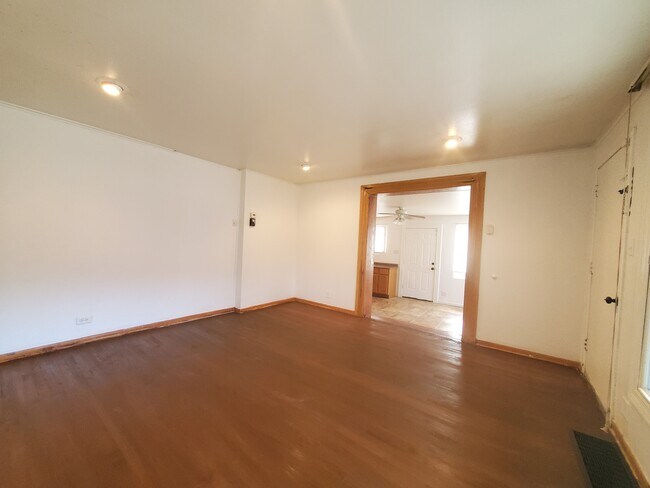 Building Photo - 8227 S Kilpatrick Ave