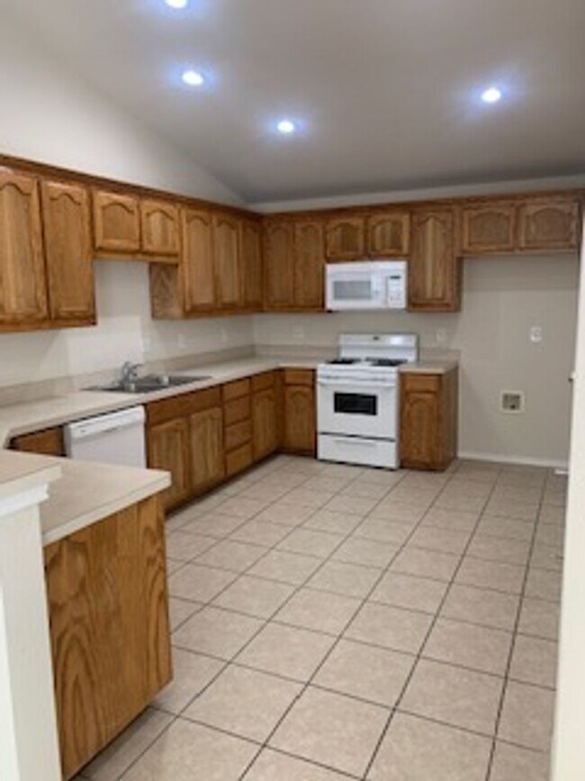 Foto del edificio - 3/2/2 Starter HOME!